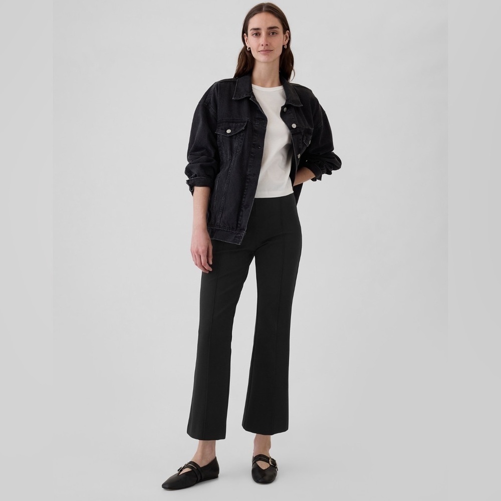 NWT! GAP Black High Rise Ponte Crop Kick Pants - Multiple Sizes 🩷